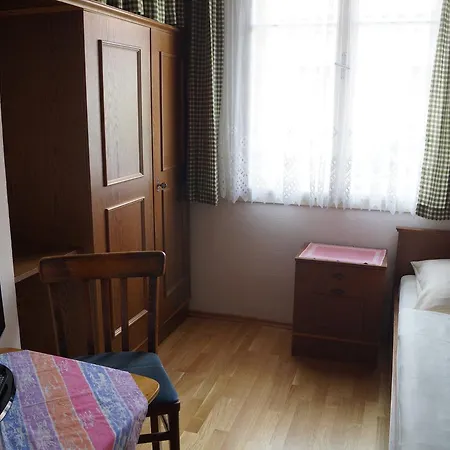 Πανσιόν Zum Hirschen 3*