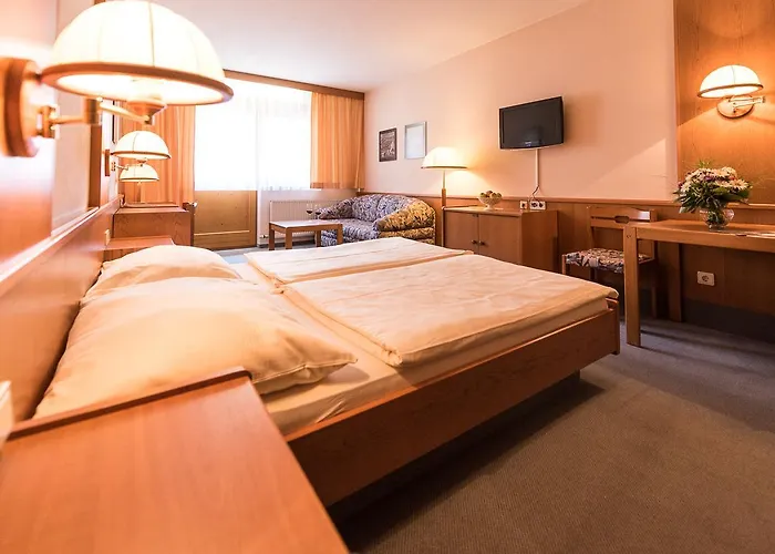 Zum Hirschen بيت ضيافة Burgau