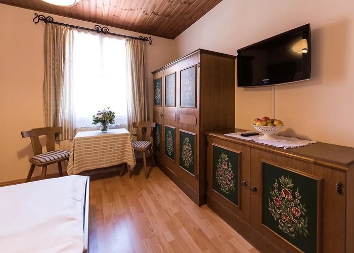 Zum Hirschen 招待所 3*