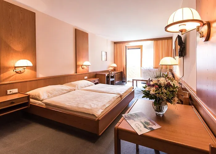 Zum Hirschen 招待所 Burgau