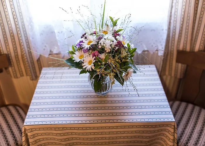 Zum Hirschen 招待所 Burgau