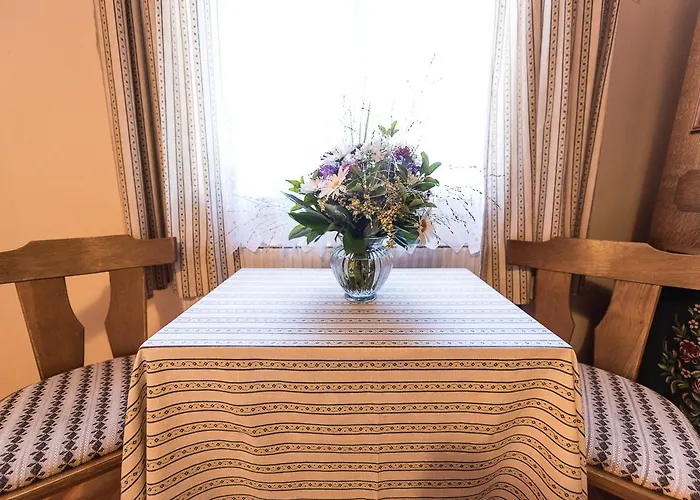 Zum Hirschen بيت ضيافة Burgau