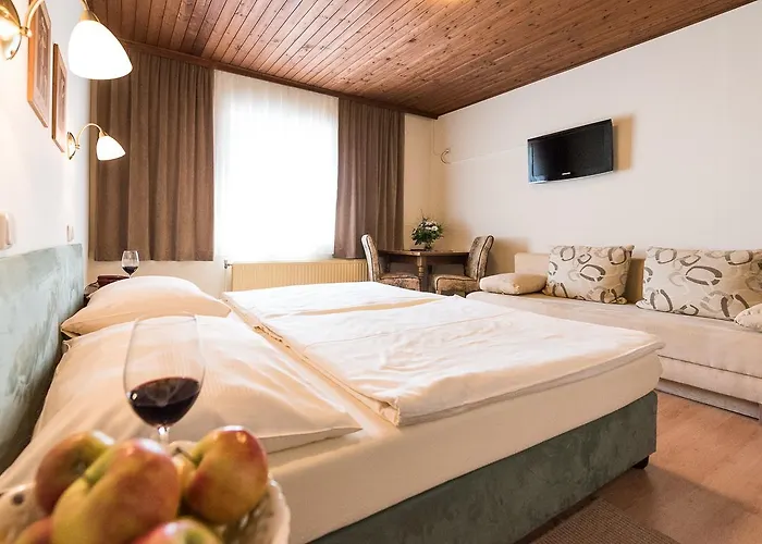 Zum Hirschen بيت ضيافة 3*